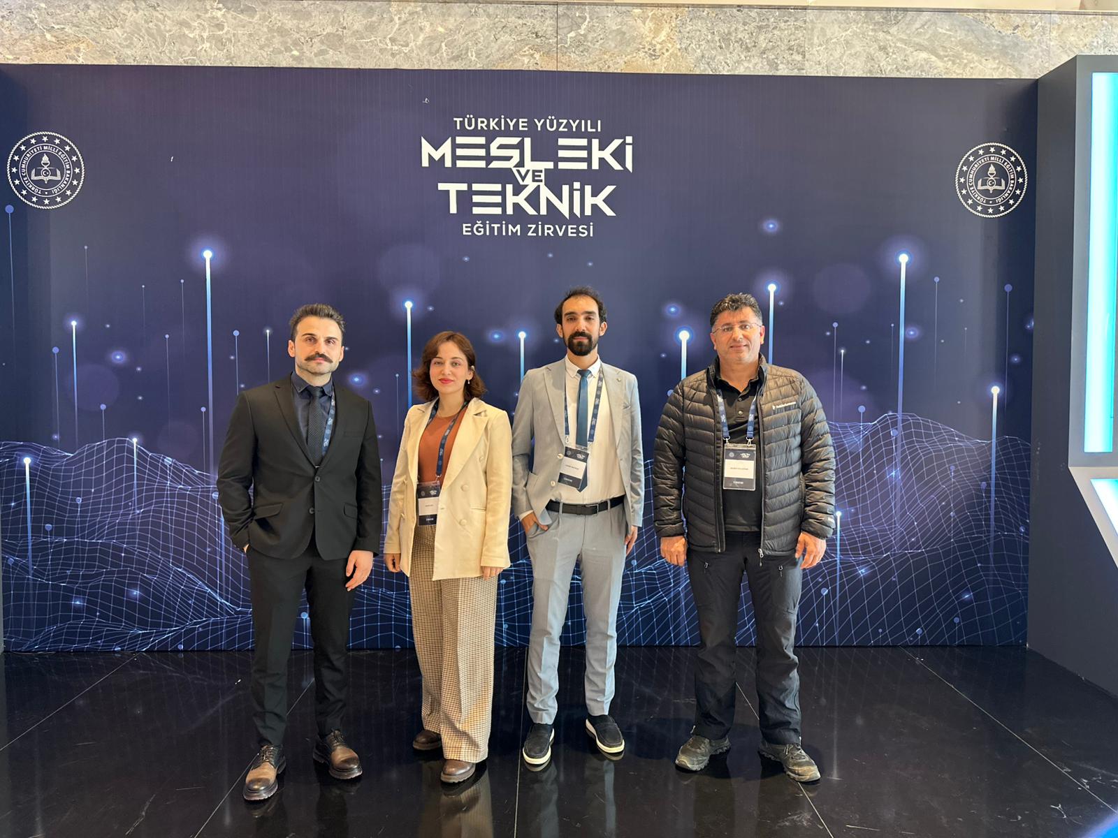 İstanbul'da "Türkiye Yüzyılı Mesleki ve Teknik Eğitim Zirvesi" gerçekleştirilen Mesleki ve Teknik Eğitim Zirvesinde Yangın Güvenliği ve İtfaiyecilik çalışma grubunda Acil Yardım ve Afet Yönetimi mezunları katılmıştır